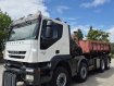IVECO TRAKKER 8X4 nosič kontejnerů + hydraulická ruka na dálkové ovládání + třístranný vyklápěč